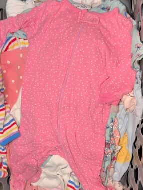 ❤️‍🔥10/$10❤️‍🔥 Baby Girls Onesies Pink Polka Dot Footie Sleeper Size 0-3M